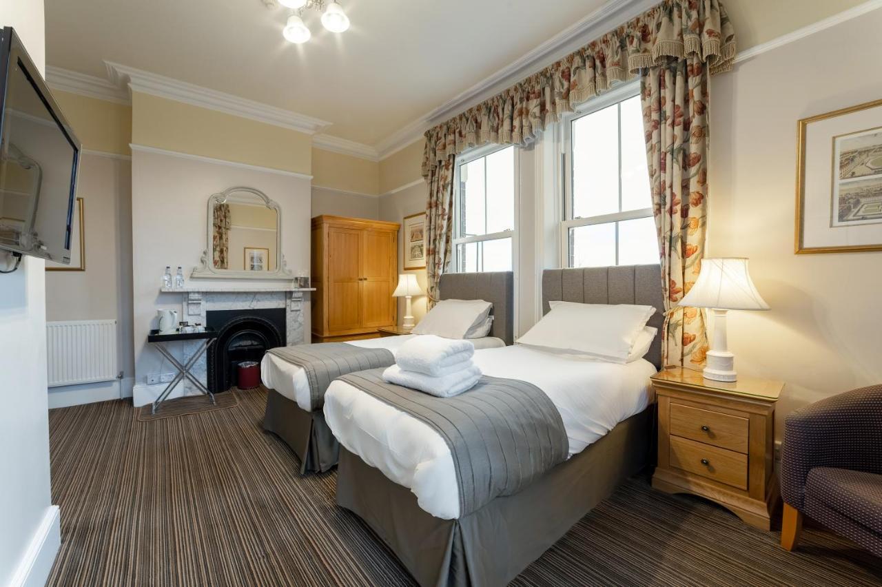Charades Guest House Hereford Eksteriør bilde